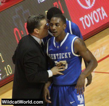 John Calipari talks to Marquis Teague and Kidd-Gilchrist prior to the end of the Indiana game - photo by Walter Cornett | WildcatWorld.com